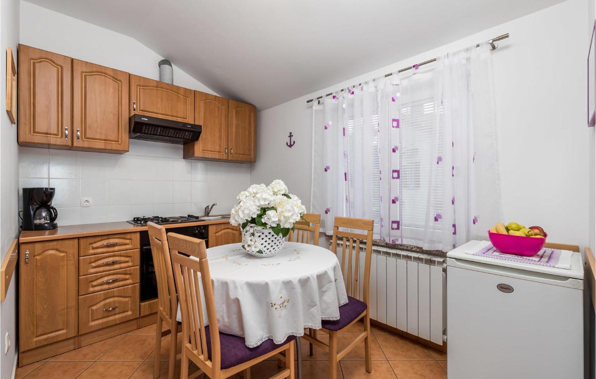 2 Bedroom Beautiful Apartment In Rukavac Rukavac  Bagian luar foto